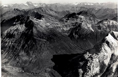 ETH-BIB-Bernina, Suol, Val da Fain, Piz Albris, Piz Languard v. S. aus 3000 m-Inlandflüge-LBS MH01-007837