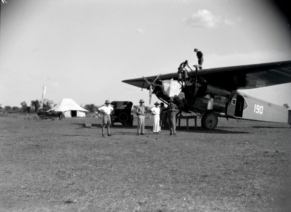ETH-BIB-Betanken der Fokker-Kilimanjaroflug 1929-30-LBS MH02-07-0132