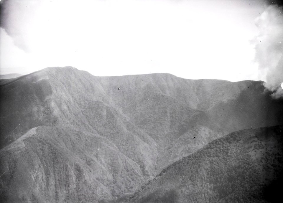 ETH-BIB-Bewaldetes Gebirge in Afrika-Kilimanjaroflug 1929-30-LBS MH02-07-0224