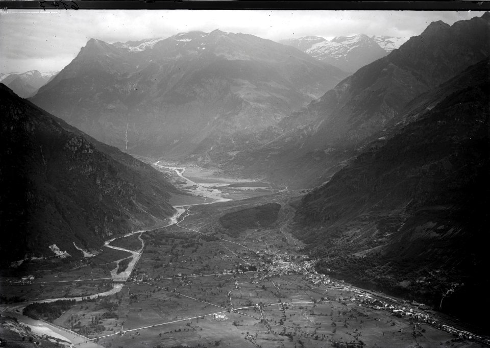 ETH-BIB-Biasca, Malvaglia, Val Blenio v. S. aus 1000 m-Inlandflüge-LBS MH01-006147