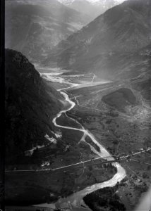 ETH-BIB-Biasca, Pasqio, Ponte, Val Blenio v. S. W. aus 1100 m-Inlandflüge-LBS MH01-006145