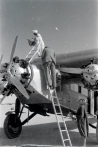 ETH-BIB-Betankung der Fokker F. VII b-3m, CH-192-Abessinienflug 1934-LBS MH02-22-0912