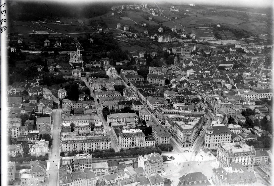 ETH-BIB-Biel, Altstadt, Neumarktplatz aus 200 m-Inlandflüge-LBS MH01-002231