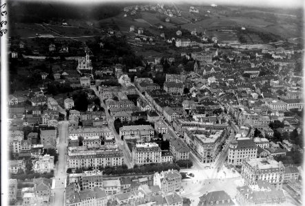 ETH-BIB-Biel, Altstadt, Neumarktplatz aus 200 m-Inlandflüge-LBS MH01-002231