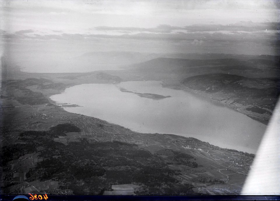 ETH-BIB-Bielersee, St. Petersinsel, Neuenburgersee, Jolimont v. O. aus 1300 m-Inlandflüge-LBS MH01-004086