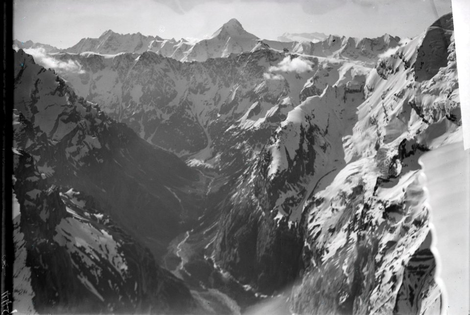 ETH-BIB-Bietschhorn, Gasterental v. N. W. aus 4000 m-Inlandflüge-LBS MH01-000449