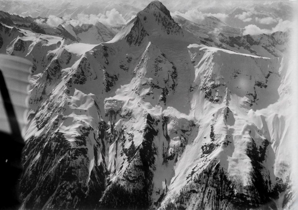 ETH-BIB-Bietschhorn v. N. W. aus 4200 m-Inlandflüge-LBS MH01-000460
