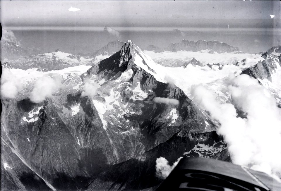 ETH-BIB-Bietschhorn, Doldenhorn, Petersgrat, Blüemlisalp v. S. O. aus 3900 m-Inlandflüge-LBS MH01-005806