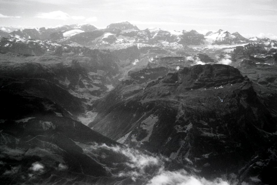 ETH-BIB-Bifertenstock, Tödi, Schärhorn, Wasserbergfirst – Anflug von Norden über Muotathal-Weitere-LBS MH02-21-0030