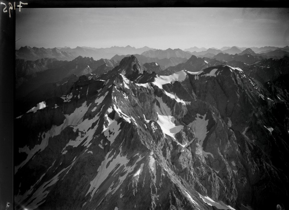 ETH-BIB-Bischofsmütze im Gosaukamm, Dachstein-Inlandflüge-LBS MH01-007195