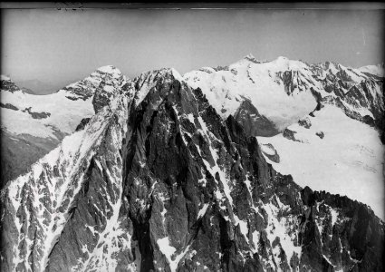 ETH-BIB-Bietschhorn, Breithorn, Mittaghorn v. S. W. aus 4000 m-Inlandflüge-LBS MH01-004310