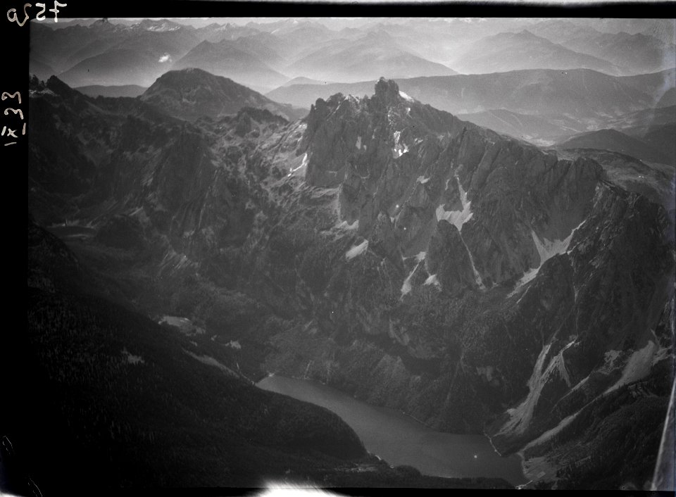 ETH-BIB-Bischofsmütze und Gosausee, Anflug von Norden-Inlandflüge-LBS MH01-007520
