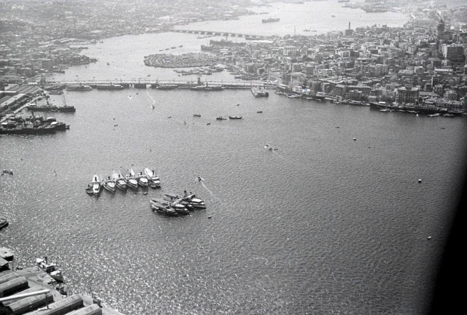 ETH-BIB-Blick auf das Goldene Horn und die europäische Seite Istanbuls-Weitere-LBS MH02-27-0027