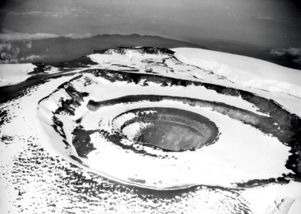 ETH-BIB-Blick ins Kraterloch des Kibo aus 6500 m Höhe-Kilimanjaroflug 1929-30-LBS MH02-07-0119