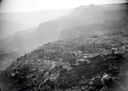 ETH-BIB-Blick ins Tal von Debre Libanos-Abessinienflug 1934-LBS MH02-22-0247