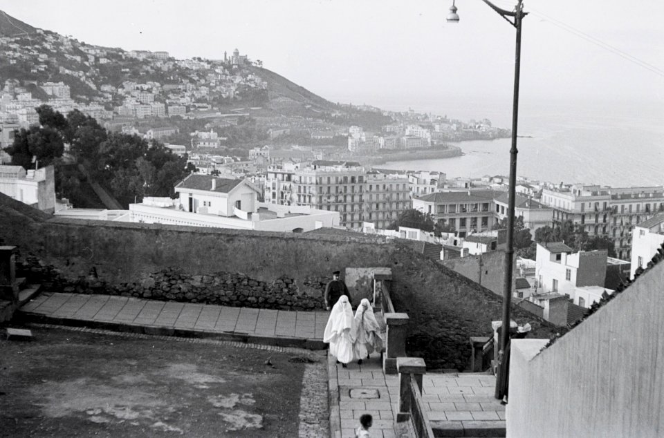 ETH-BIB-Blick über eine Hafenstadt zwischen Tunis und Algier-Nordafrikaflug 1932-LBS MH02-13-0087
