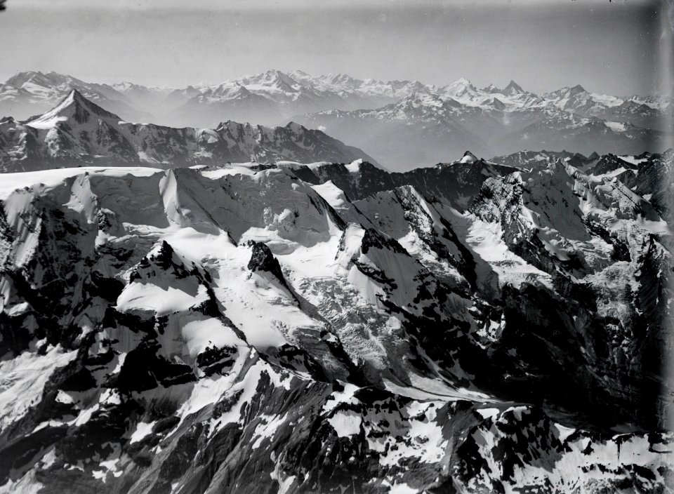 ETH-BIB-Blüemlisalp, Bietschhorn, Walliseralpen v. N. aus 5000 m-Inlandflüge-LBS MH01-001251