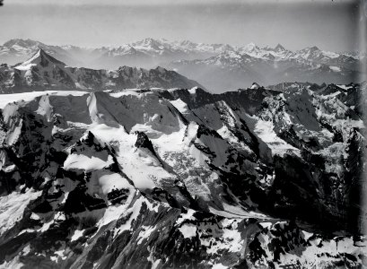 ETH-BIB-Blüemlisalp, Bietschhorn, Walliseralpen v. N. aus 5000 m-Inlandflüge-LBS MH01-001251