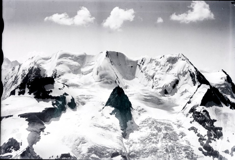ETH-BIB-Blüemlisalp, Morgenhorn, Wyssi, Frau, Blüemlisalphorn v. N. W. aus 3200 m-Inlandflüge-LBS MH01-005738