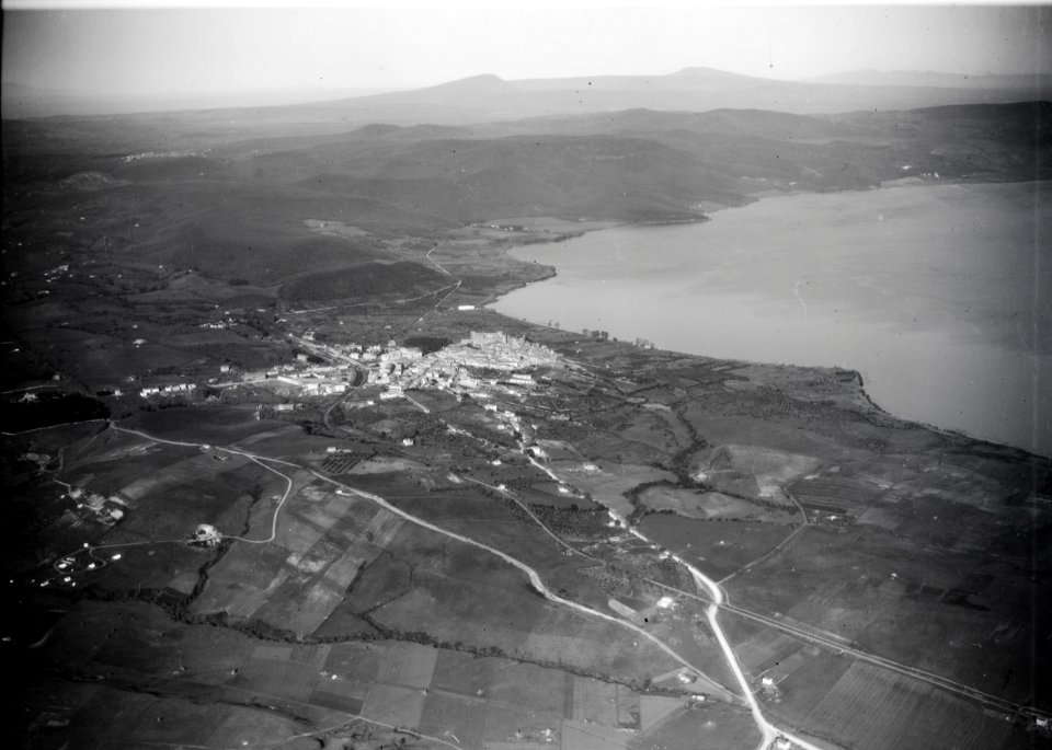 ETH-BIB-Bracciano am Lago di Bracciano, Ansicht von Süden-Kilimanjaroflug 1929-30-LBS MH02-07-0398