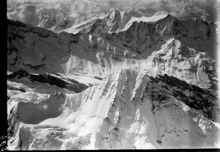 ETH-BIB-Breithorn, Nesthorn, Lauterbrunnen v. N. W. aus 4500 m-Inlandflüge-LBS MH01-000463