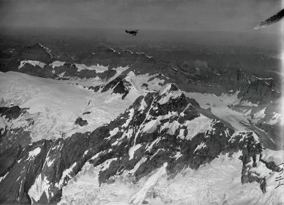 ETH-BIB-Breithorn, Blüemlisalp, Doldenhorn mit Flugzeug-Inlandflüge-LBS MH01-001241