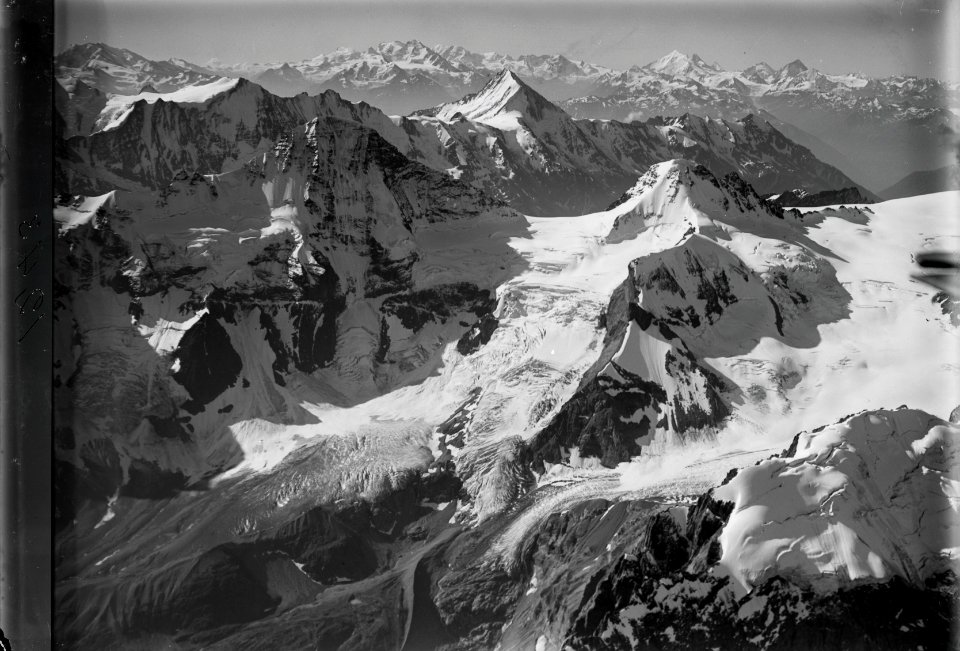 ETH-BIB-Breithorn, Tschingelhorn, Bietschhorn, Walliseralpen v. N. aus 5000 m-Inlandflüge-LBS MH01-001243