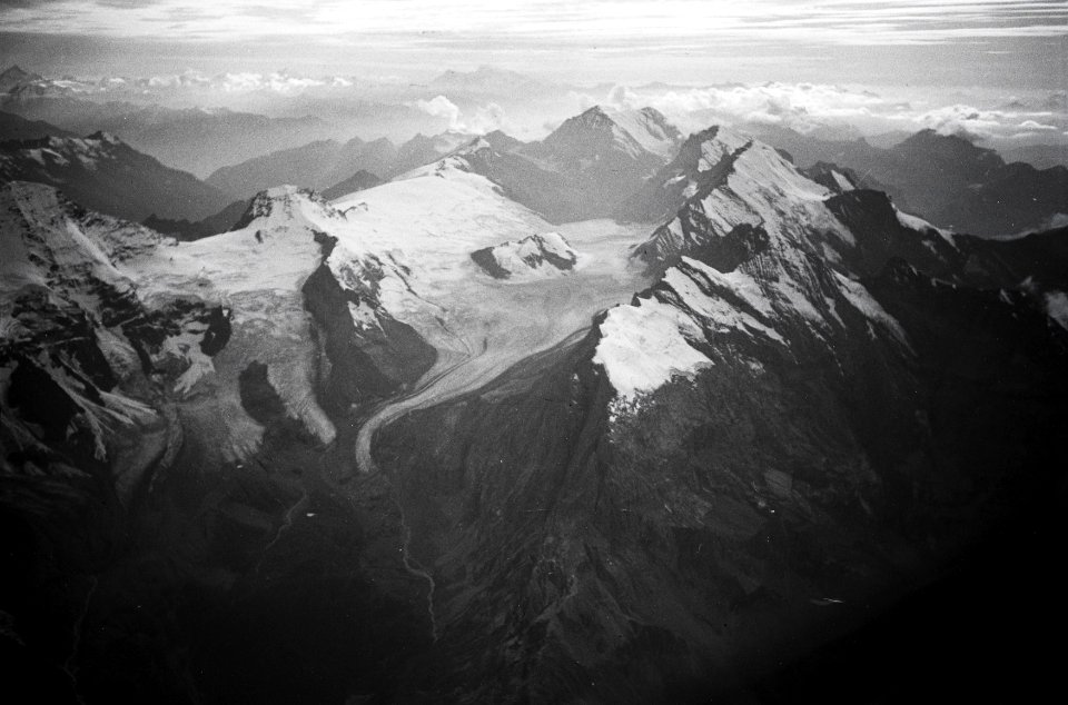ETH-BIB-Breithorn, Tschingelspitz, Oeschinenhorn, Balmhorn, Mutthorn-Inlandflüge-LBS MH05-06A-24
