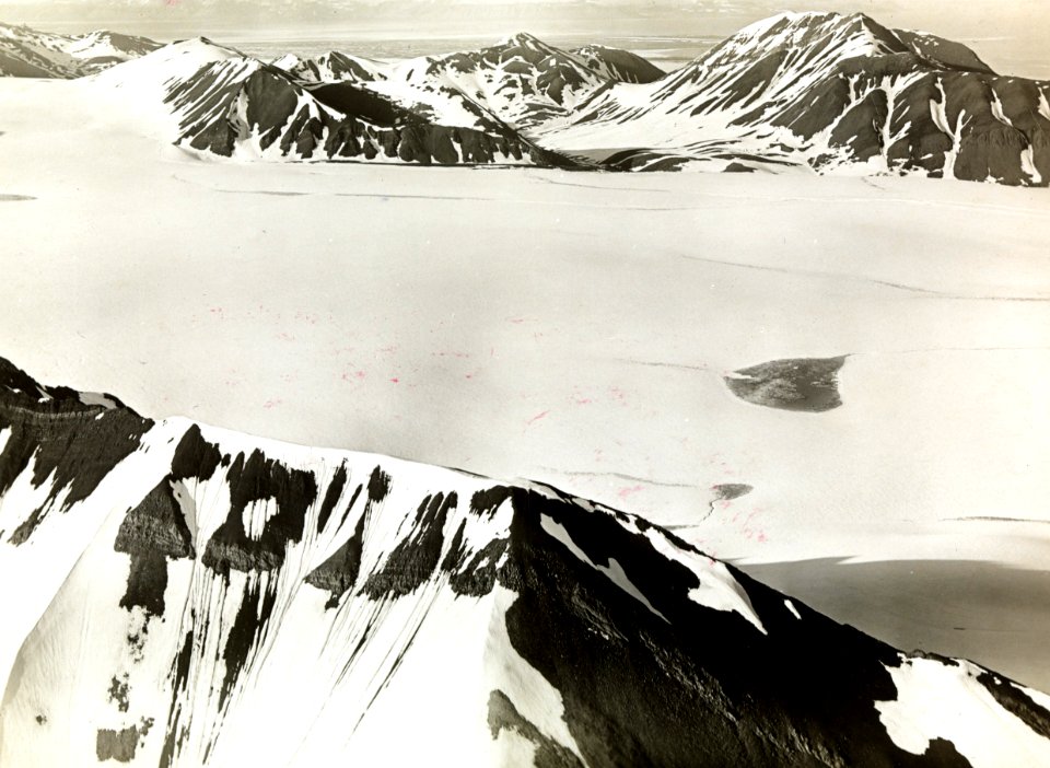 ETH-BIB-Boregletscher mit Mt. Syltoppen von Süd-Westen aus 1400 m Höhe-Spitzbergenflug 1923-LBS MH02-01-0003-A