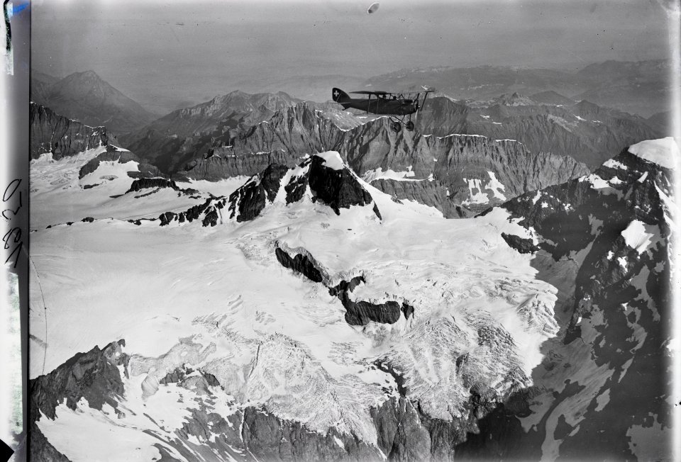 ETH-BIB-Breithorn, Tschingelhorn, Gaspaltenhorn, Niesen v. S. O. aus 5000 m-Inlandflüge-LBS MH01-001250