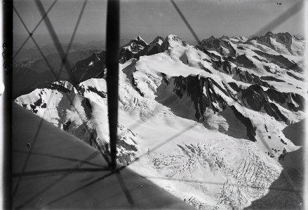 ETH-BIB-Breithorn, Jungfrau, Mönch, Schreckhorn, Lauterbrunnen, Spannseile v. S. W. aus 5000 m-Inlandflüge-LBS MH01-001226