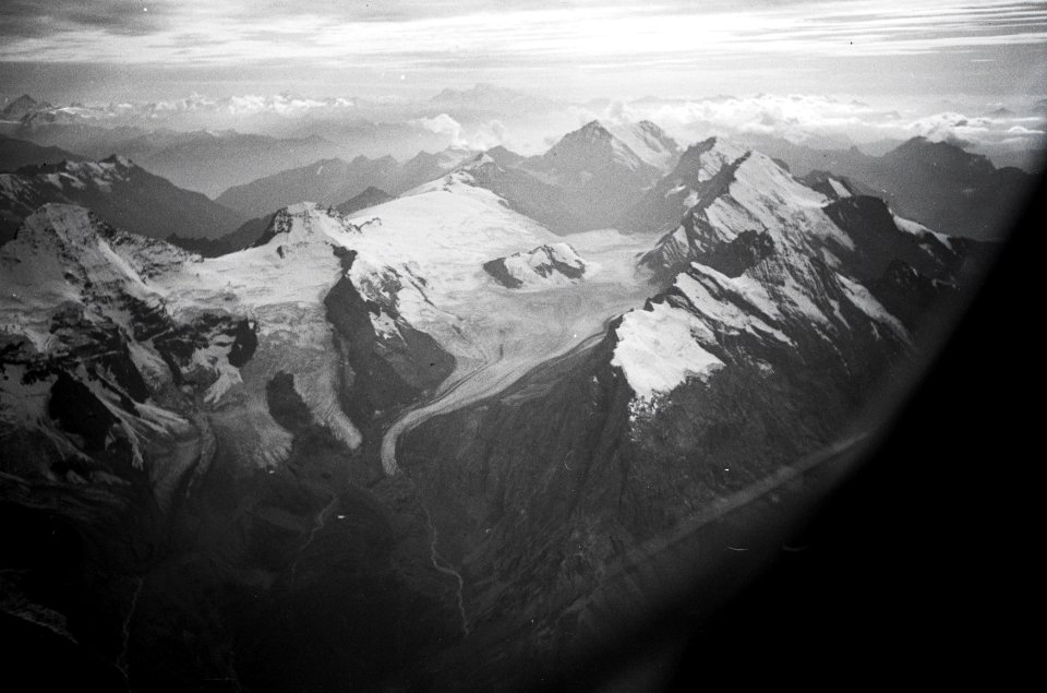 ETH-BIB-Breithorn, Tschingelspitz, Oeschinenhorn, Balmhorn, Mutthorn-Inlandflüge-LBS MH05-06A-23