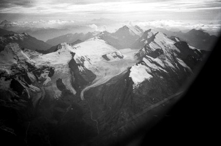 ETH-BIB-Breithorn, Tschingelspitz, Oeschinenhorn, Balmhorn, Mutthorn-Inlandflüge-LBS MH05-06A-23
