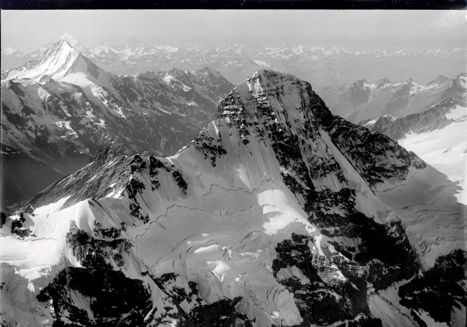 ETH-BIB-Breithorn, Bietschhorn, Walliseralpen v. N. aus 3800 m-Inlandflüge-LBS MH01-005154