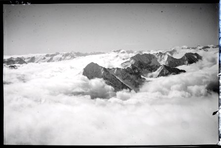 ETH-BIB-Bristen im Wolkenmeer, Adula v. N. aus 3200 m-Inlandflüge-LBS MH01-006309