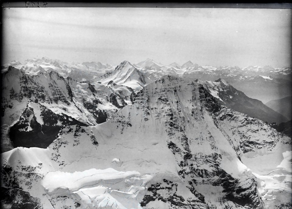 ETH-BIB-Breithorn, Walliseralpen, Bietschhorn v. N. aus 4000 m-Inlandflüge-LBS MH01-004319