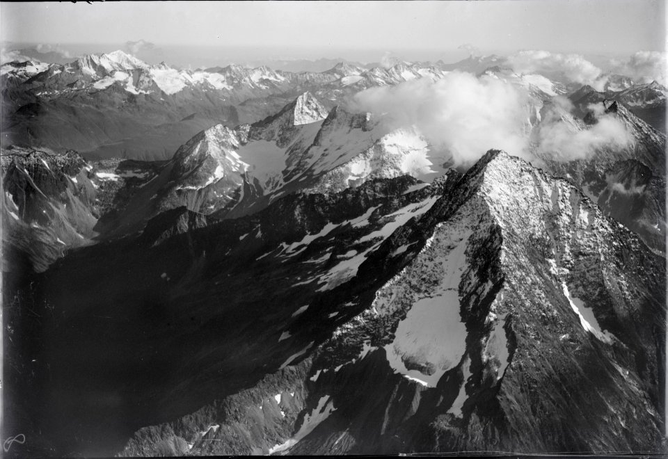 ETH-BIB-Bristen, Etzlital, Piz Nair, Piz Scopi v. N. W. aus 3300 m-Inlandflüge-LBS MH01-003960