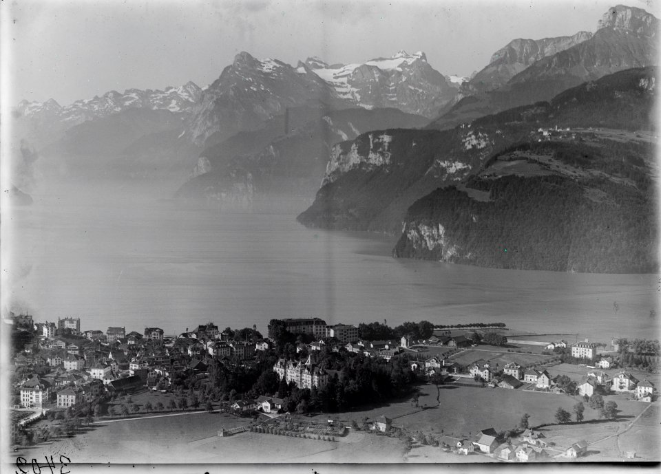 ETH-BIB-Brunnen Seelisberg, Uri-Rotstock, Urnersee aus 500 m-Inlandflüge-LBS MH01-003402
