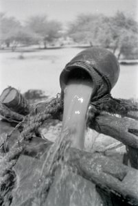 ETH-BIB-Brunnen mit Wasserrad-Abessinienflug 1934-LBS MH02-22-0937