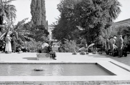 ETH-BIB-Brunnen in Garten in Fès-Nordafrikaflug 1932-LBS MH02-13-0345