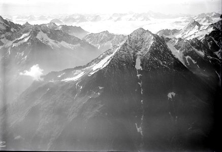 ETH-BIB-Bristen m. Adula v. N. aus 3300 m-Inlandflüge-LBS MH01-004715