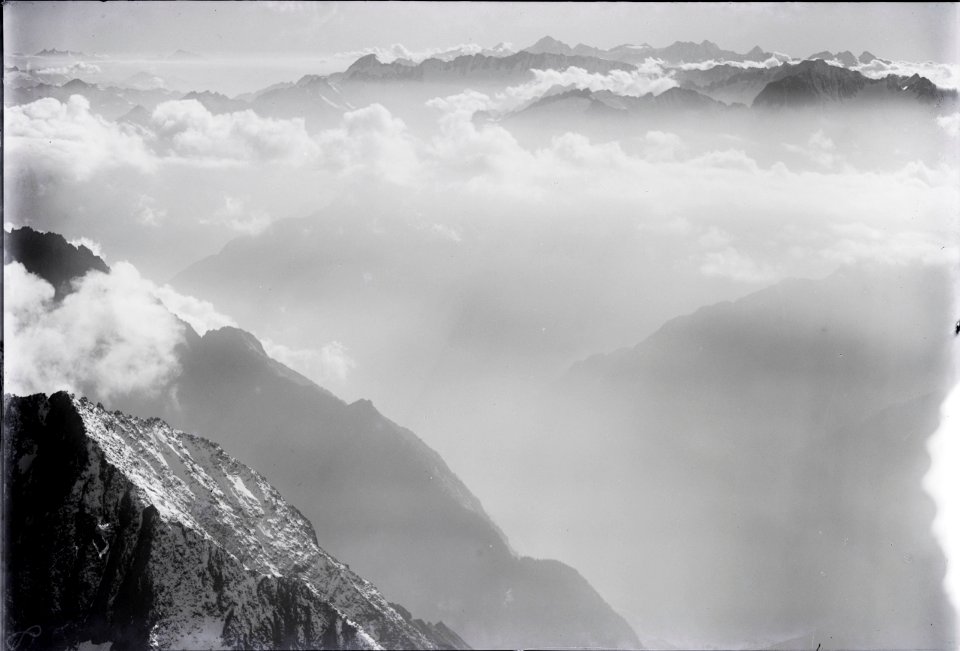ETH-BIB-Bristen, Reusstal, Winterstock, Berneralpen im Nebel v. N. O. aus 3300 m-Inlandflüge-LBS MH01-003951