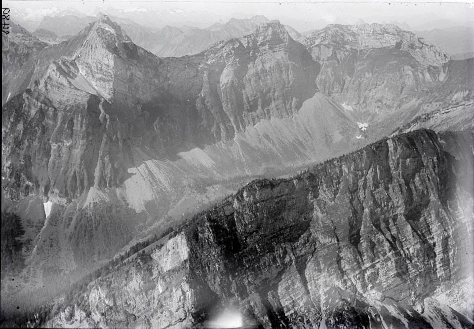ETH-BIB-Brünnelistock, Tierberg, Schiberg v. N. aus 1800 m-Inlandflüge-LBS MH01-003489