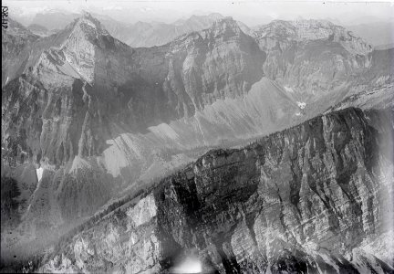 ETH-BIB-Brünnelistock, Tierberg, Schiberg v. N. aus 1800 m-Inlandflüge-LBS MH01-003489