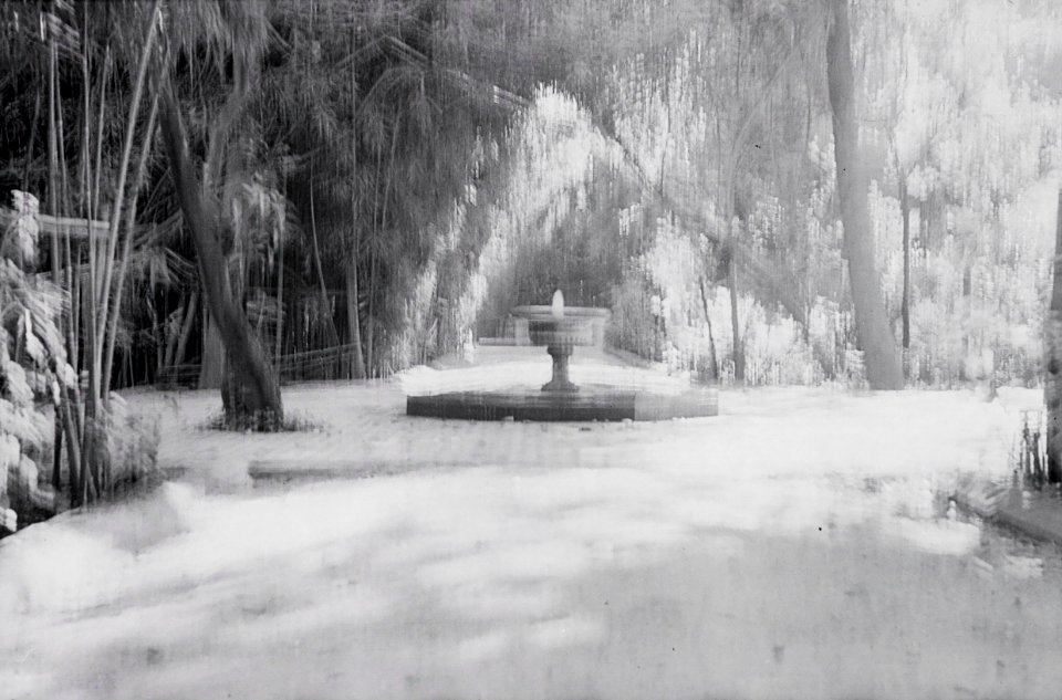 ETH-BIB-Brunnen in einem Garten in Fès -unscharf--Nordafrikaflug 1932-LBS MH02-13-0338