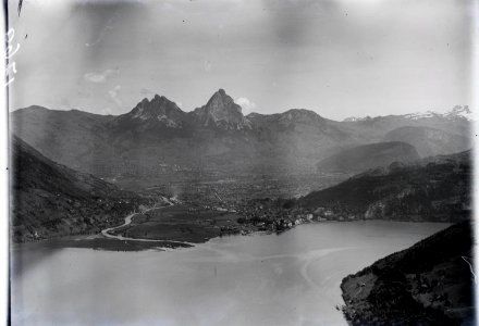 ETH-BIB-Brunnen, Schwyz, Mythen v. W. aus 1200 m-Inlandflüge-LBS MH01-001769