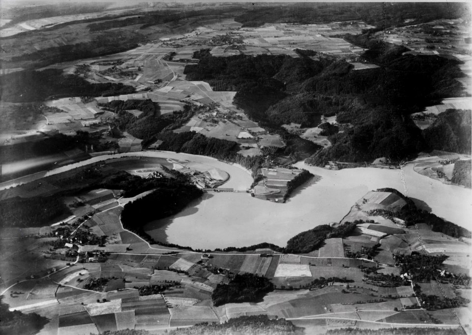 ETH-BIB-Buttenried, Oberei, Kraftwerk Mühleberg v. S. aus 1000 m-Inlandflüge-LBS MH01-005226