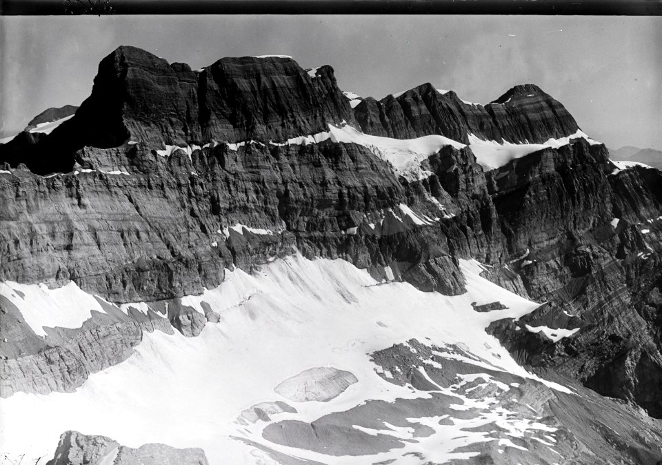 ETH-BIB-Bächistock, Glärnisch, Vrenelisgärtli, Südwände aus 2800 m-Inlandflüge-LBS MH01-003702
