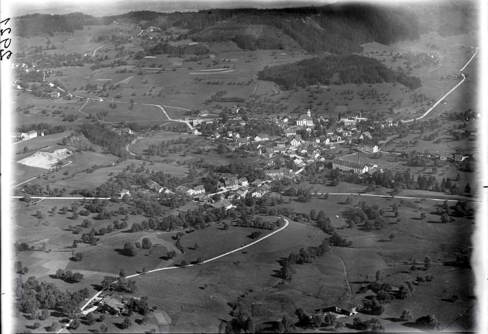 ETH-BIB-Bäretswil aus 400 m-Inlandflüge-LBS MH01-002921
