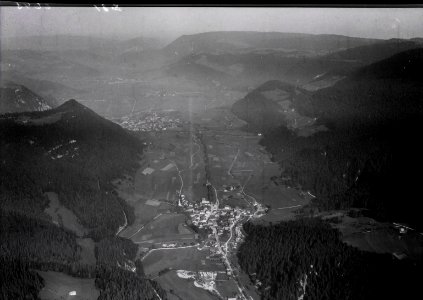 ETH-BIB-Buttes, Fleurier, Val de Travers v. S. W. aus 1200 m-Inlandflüge-LBS MH01-006648 photo